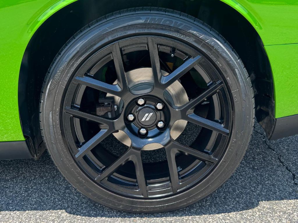 2017 Dodge Challenger Image 19