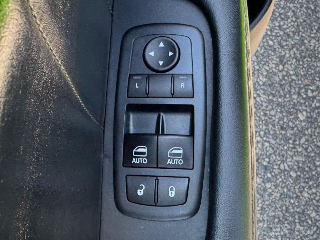 2017 Dodge Challenger Image 24
