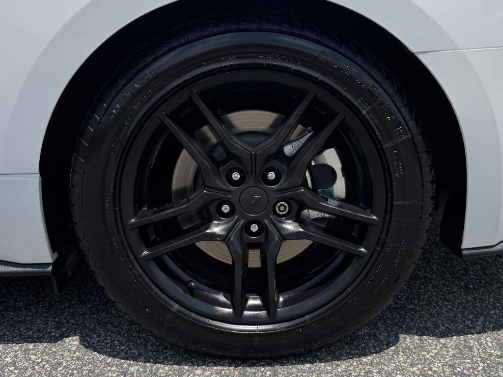 2019 Ford Mustang Image 23