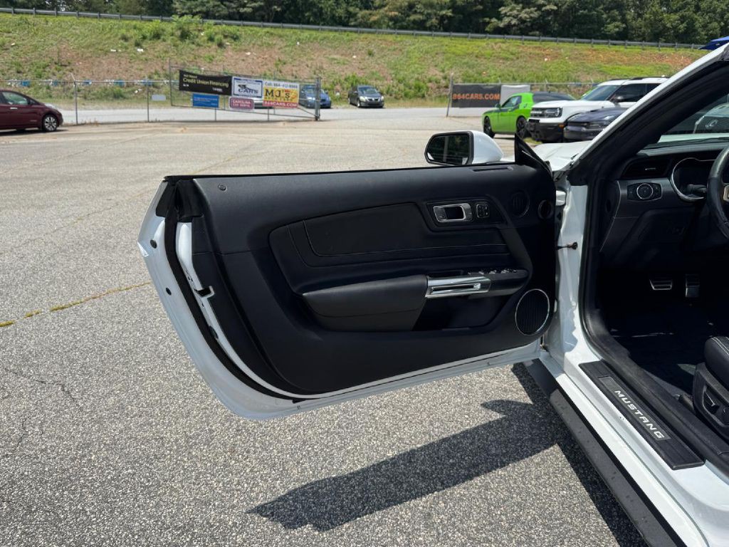 2019 Ford Mustang Image 25