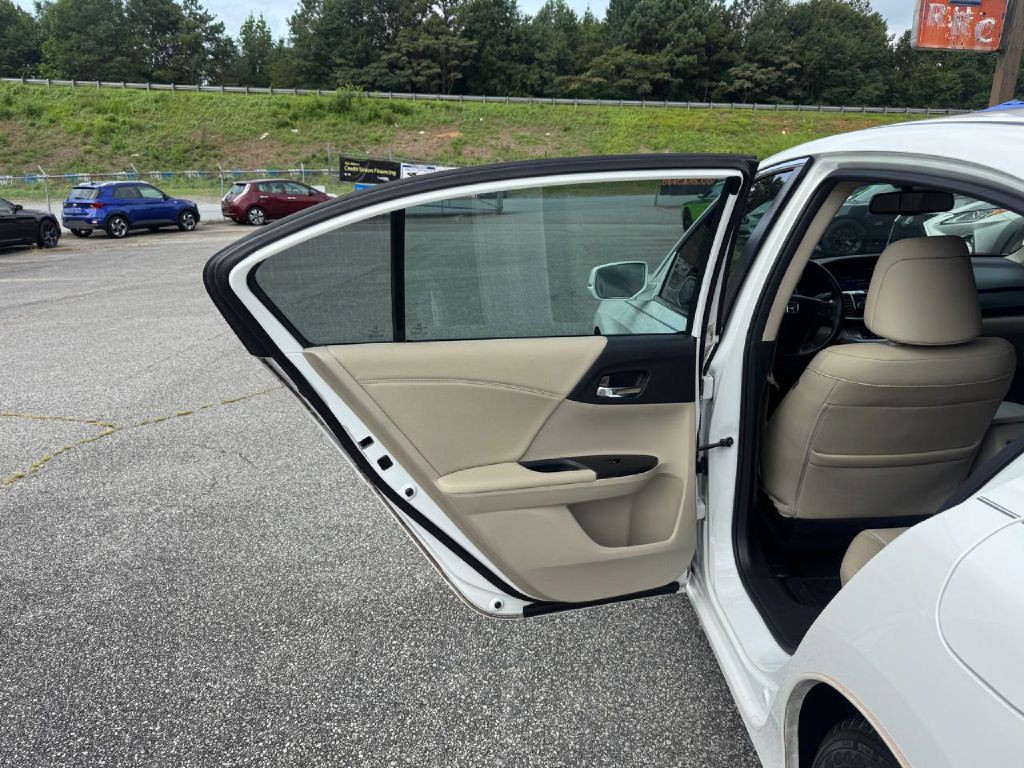 2015 Honda Accord Image 23