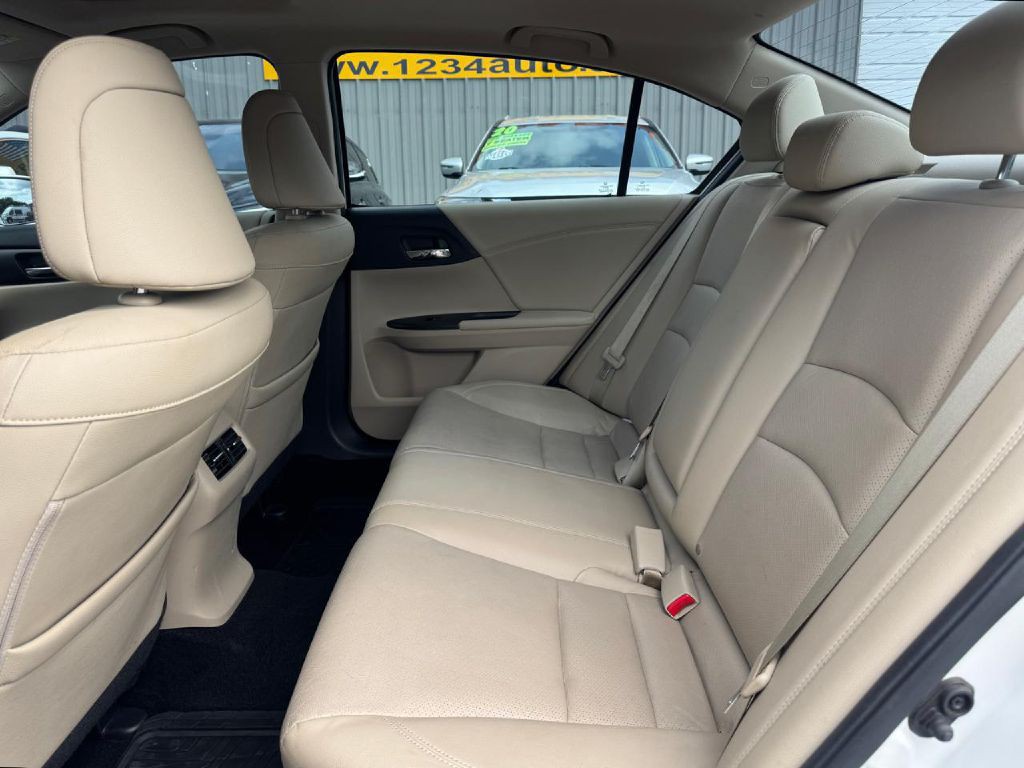 2015 Honda Accord Image 24