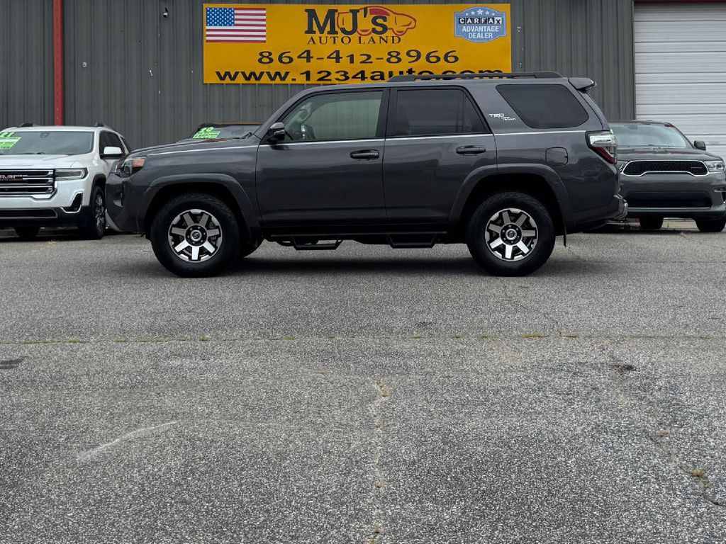 2021 Toyota 4Runner Image 2