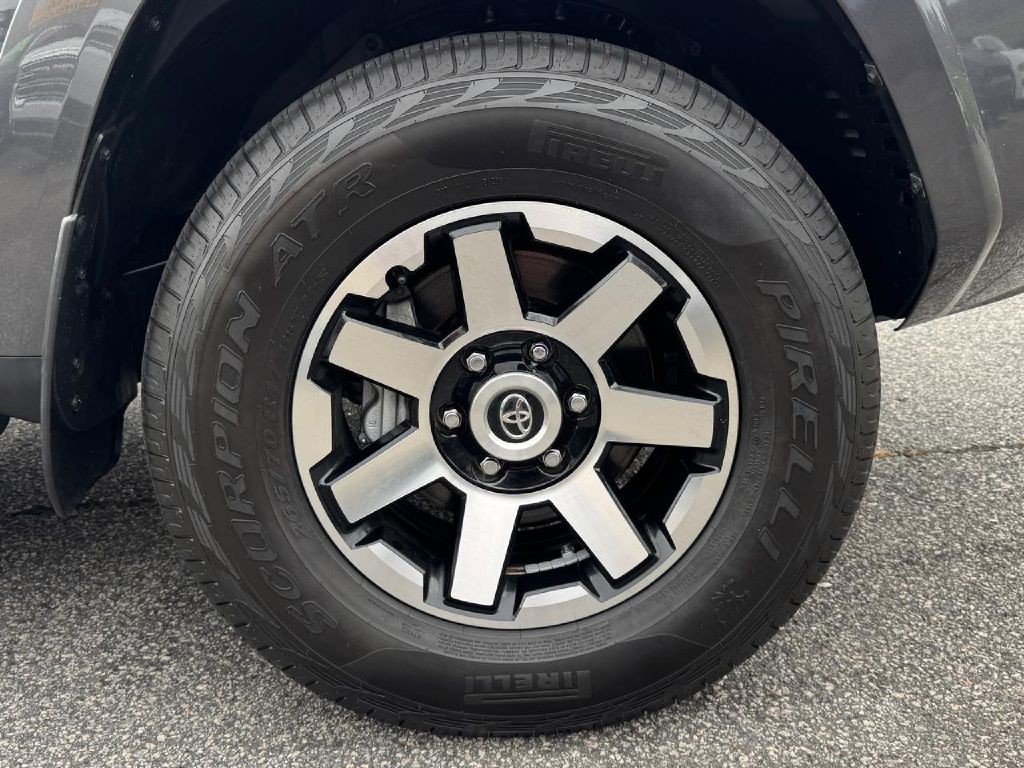 2021 Toyota 4Runner Image 6