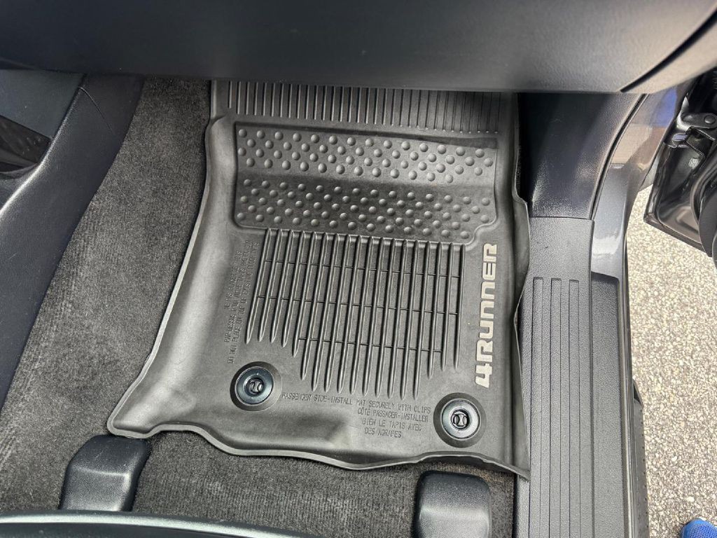 2021 Toyota 4Runner Image 8