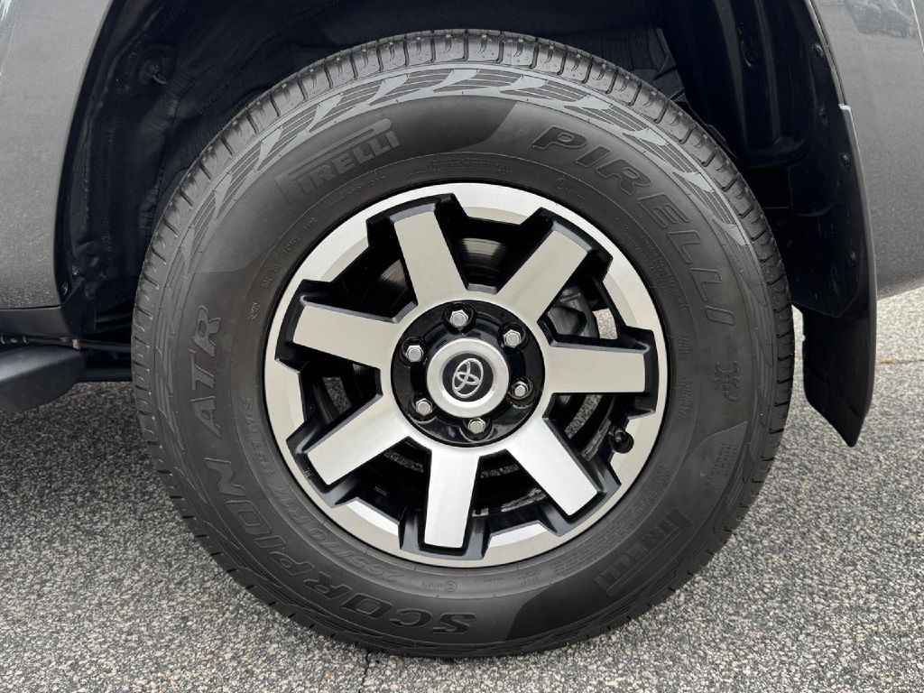 2021 Toyota 4Runner Image 26