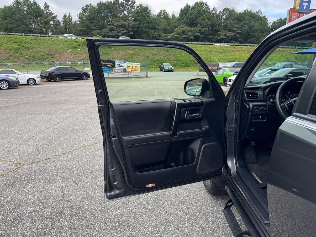 2021 Toyota 4Runner Image 32