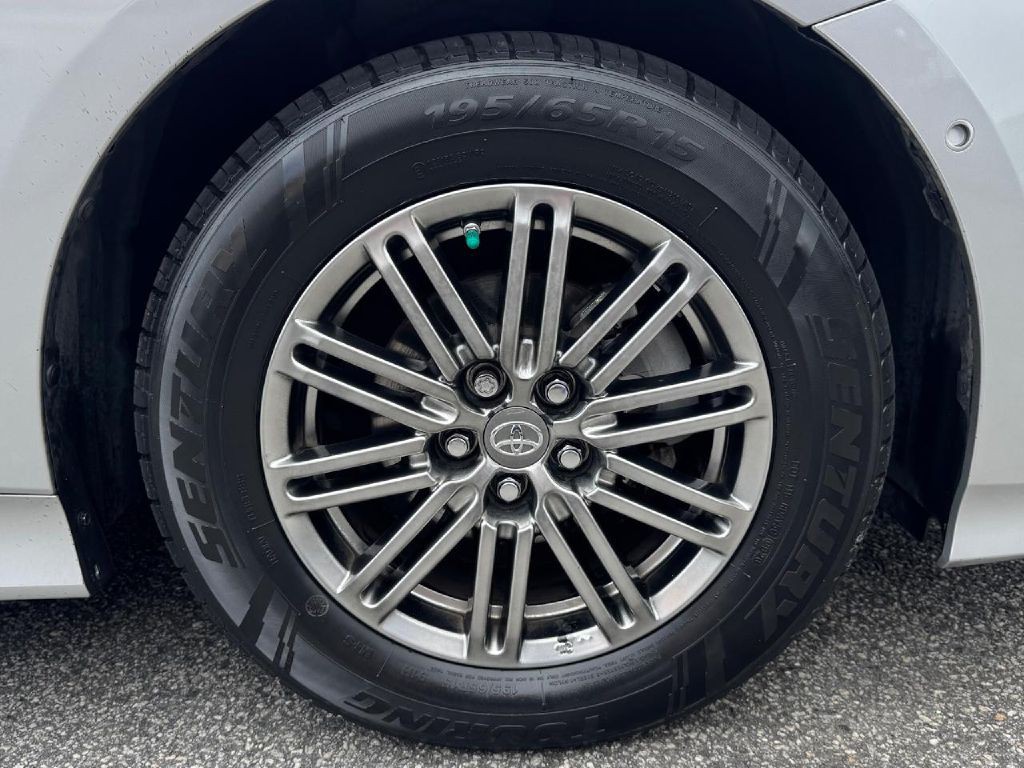 2020 Toyota Prius Image 6