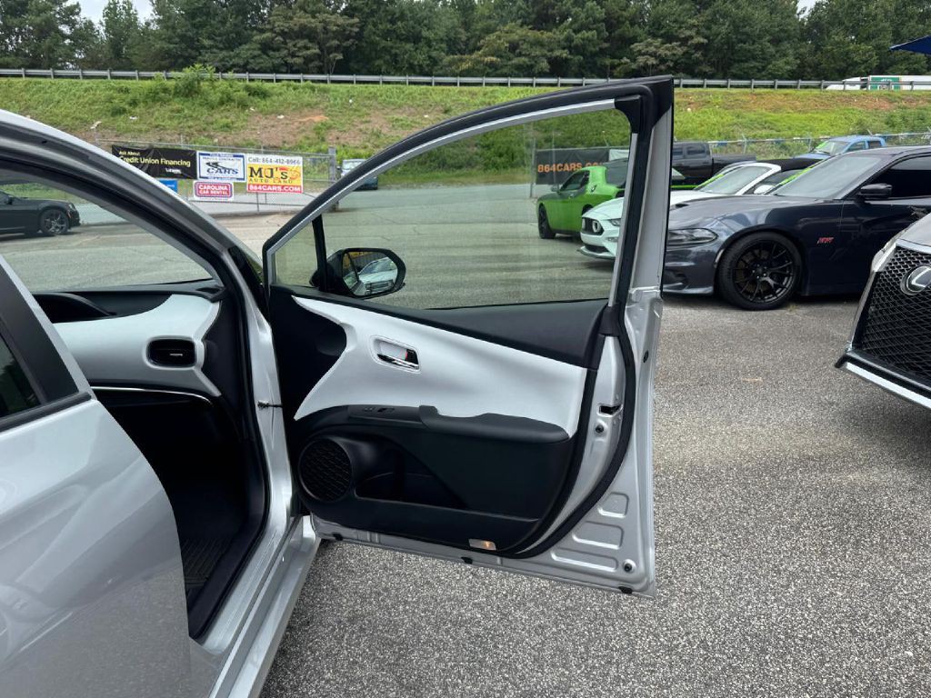 2020 Toyota Prius Image 7