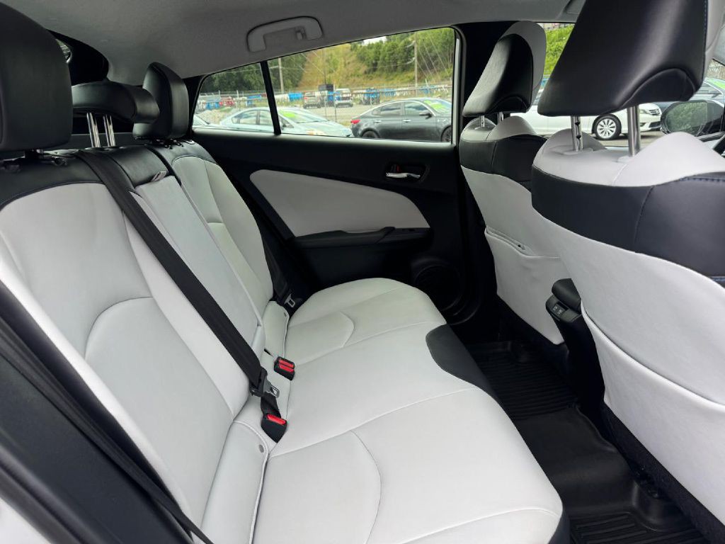 2020 Toyota Prius Image 11