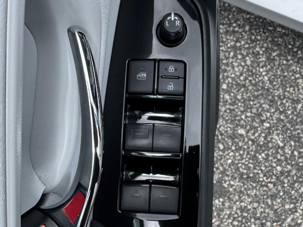 2020 Toyota Prius Image 27