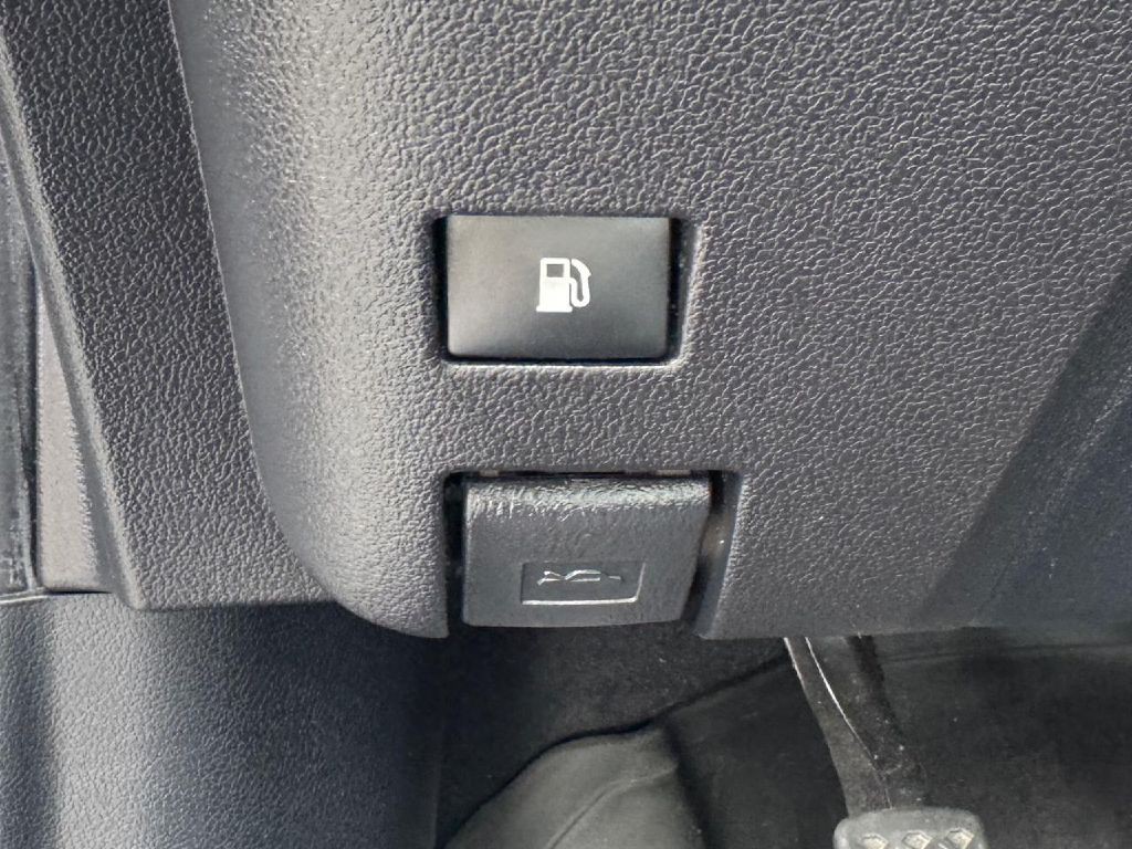 2020 Toyota Prius Image 38