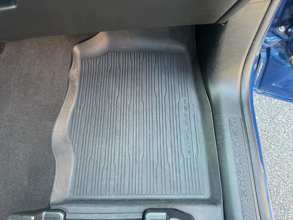 2021 Ford Explorer Image 8