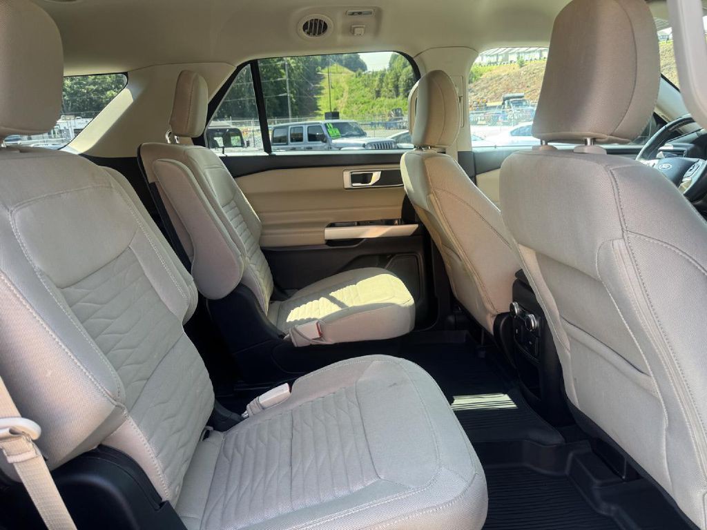 2021 Ford Explorer Image 12