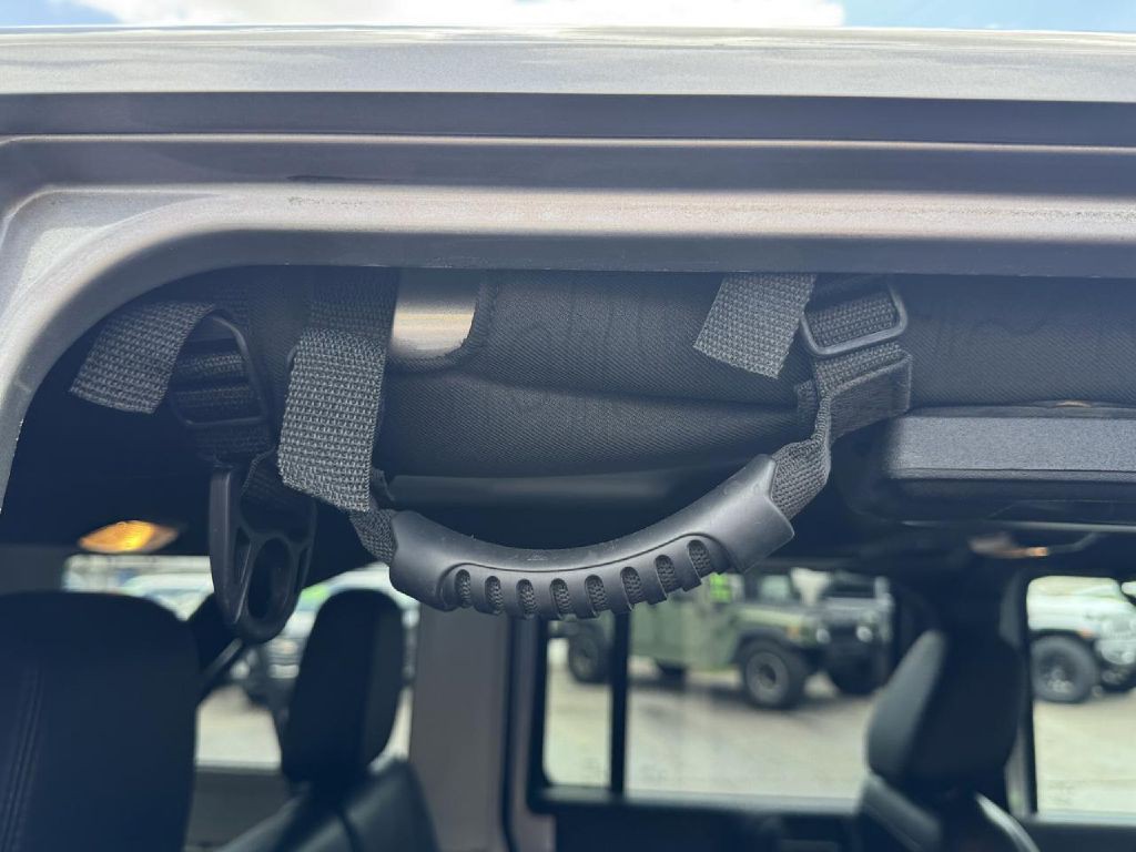2017 Jeep Wrangler Unlimited Image 16