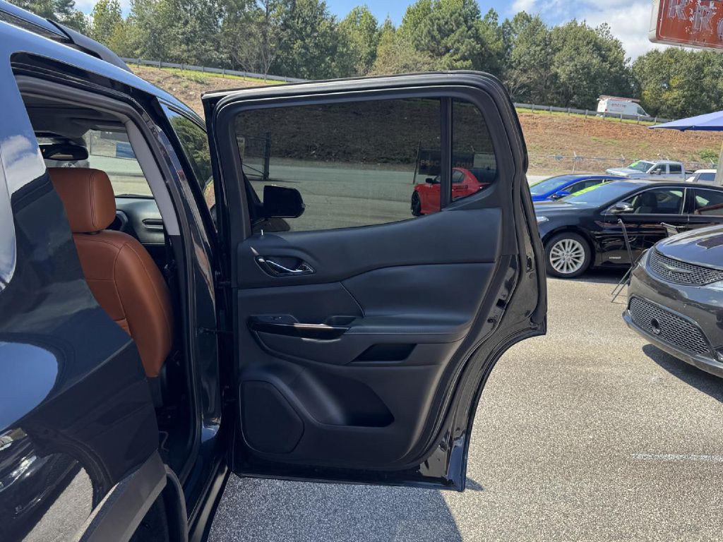 2020 GMC Acadia Image 13