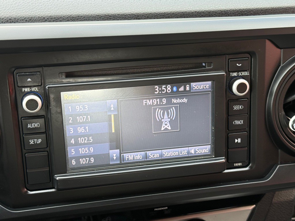 2016 Toyota Tacoma Image 30