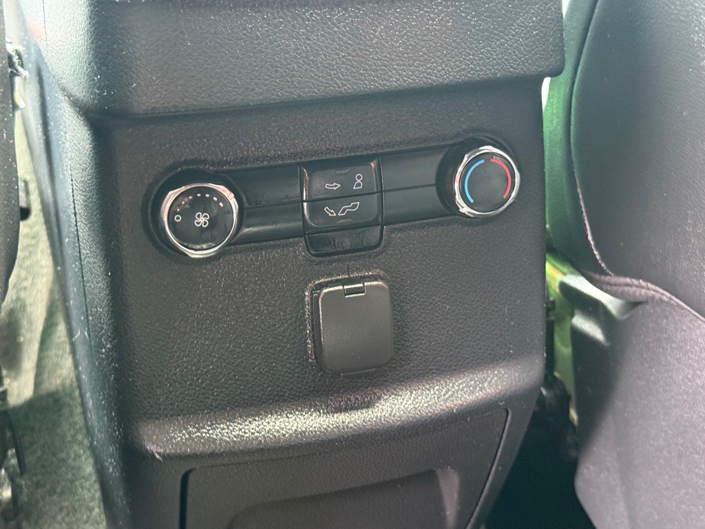 2016 Ford Explorer Image 24