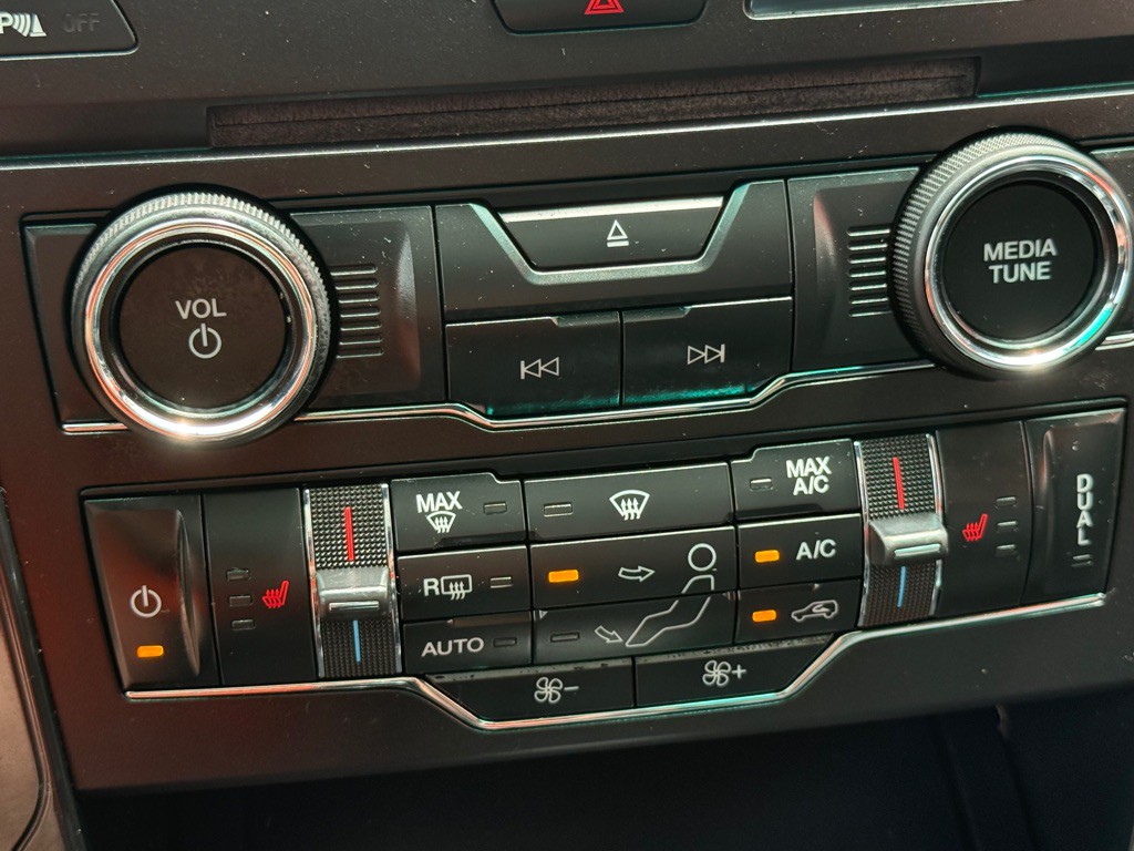2016 Ford Explorer Image 34