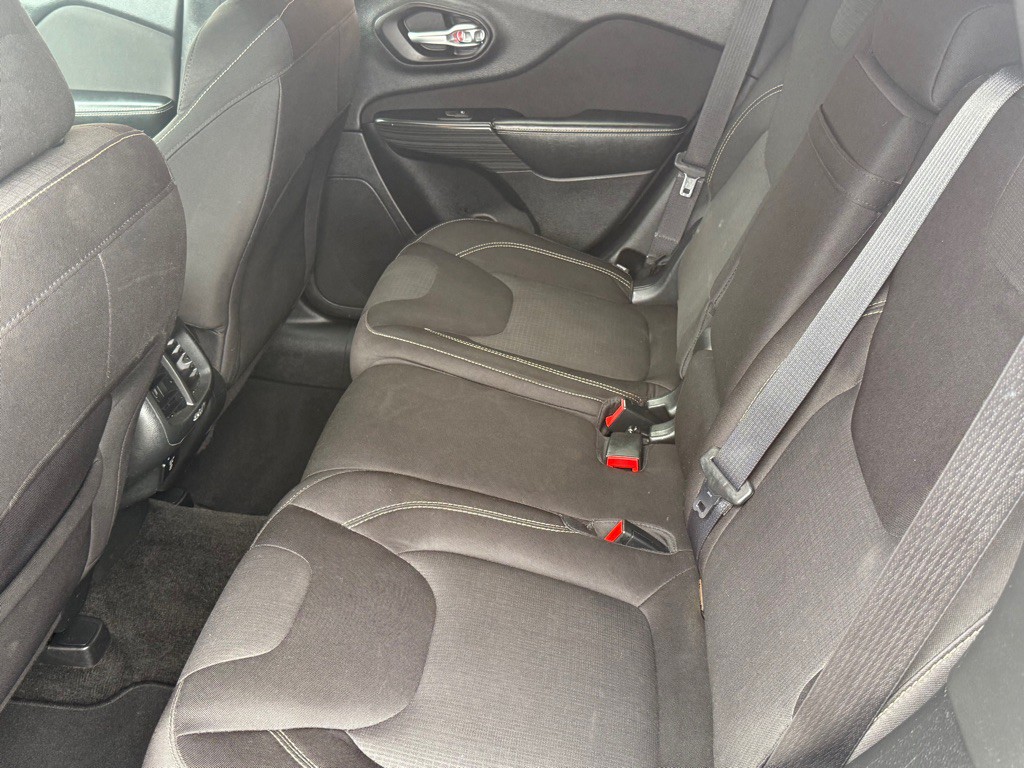 2015 Jeep Cherokee Image 23