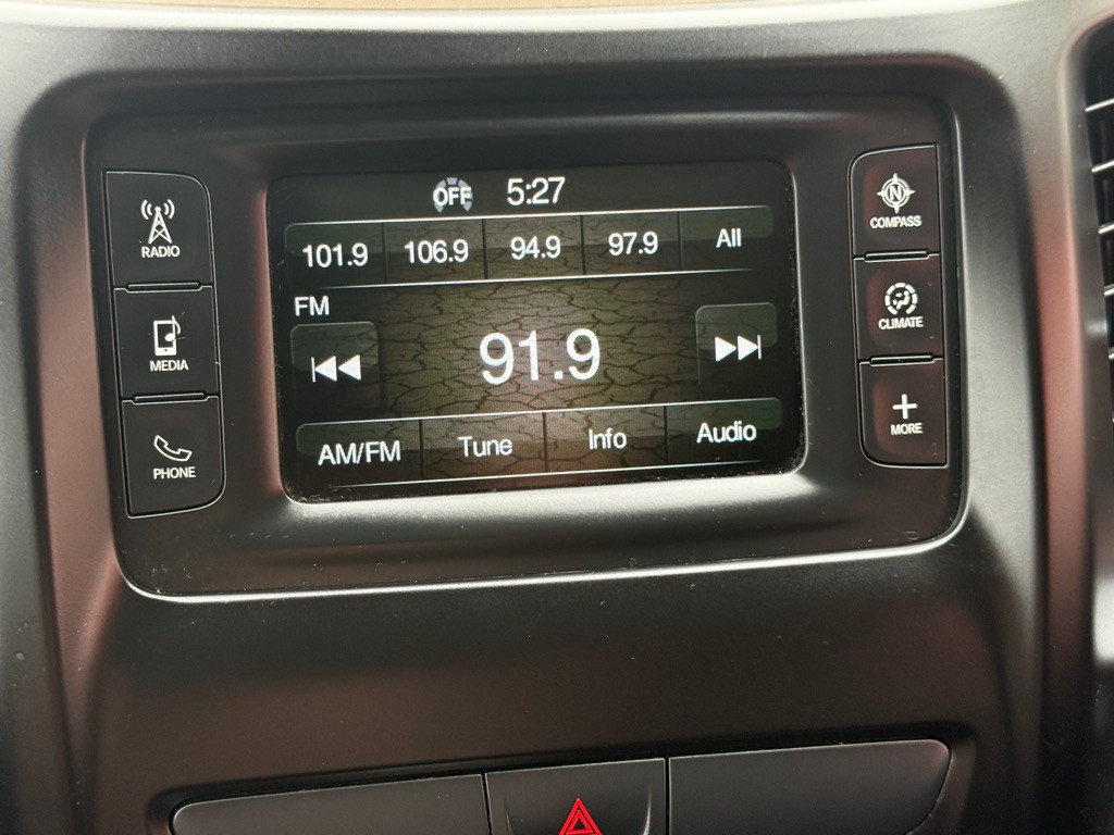 2015 Jeep Cherokee Image 31