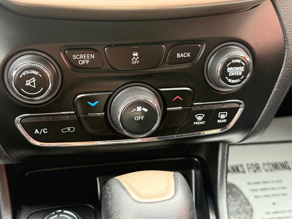 2015 Jeep Cherokee Image 32