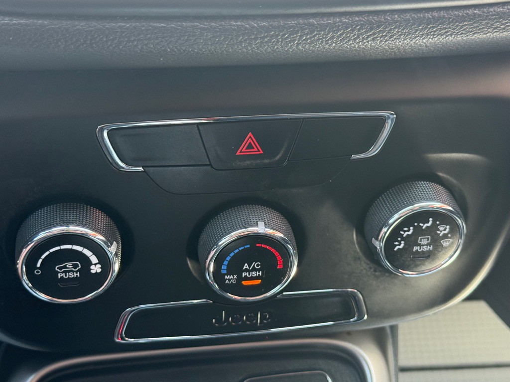 2018 Jeep Compass Image 36