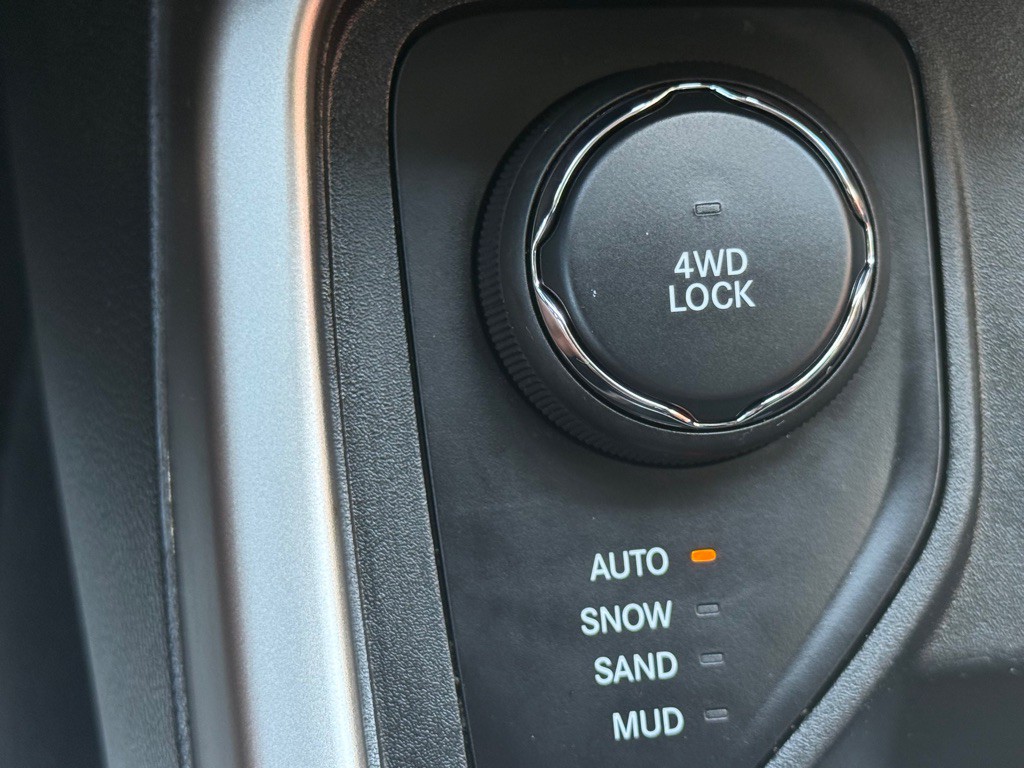 2018 Jeep Compass Image 38