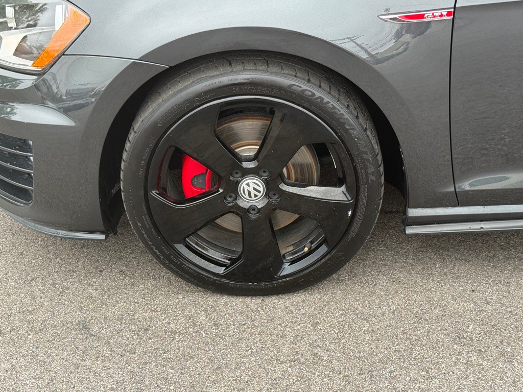 2015 Volkswagen GTI Image 12