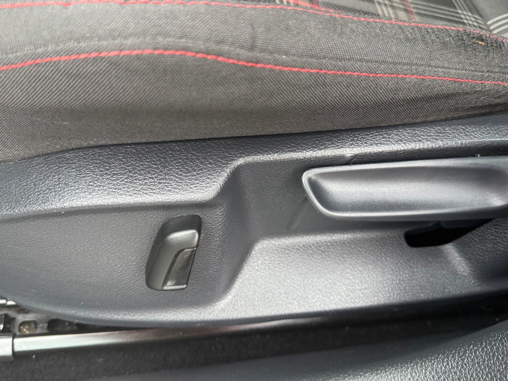 2015 Volkswagen GTI Image 22