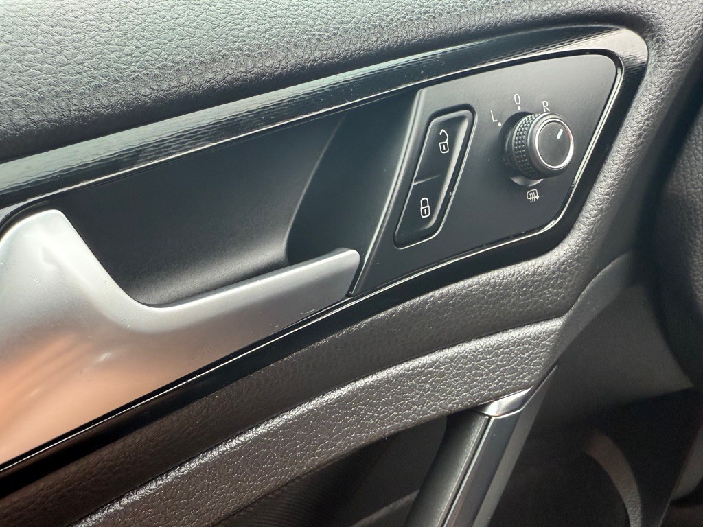 2015 Volkswagen GTI Image 24