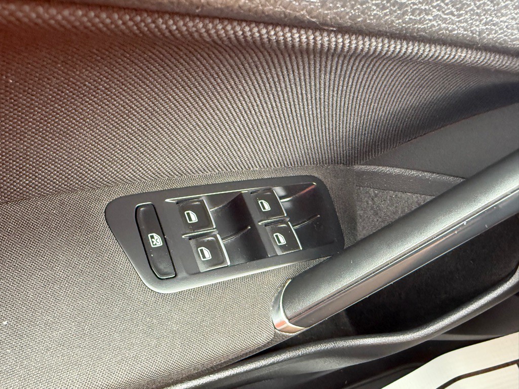 2015 Volkswagen GTI Image 25