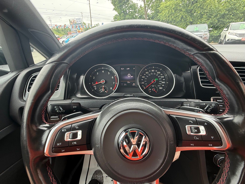 2015 Volkswagen GTI Image 31