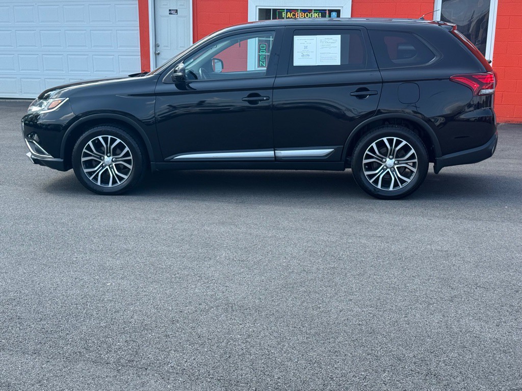 2016 Mitsubishi Outlander Image 3