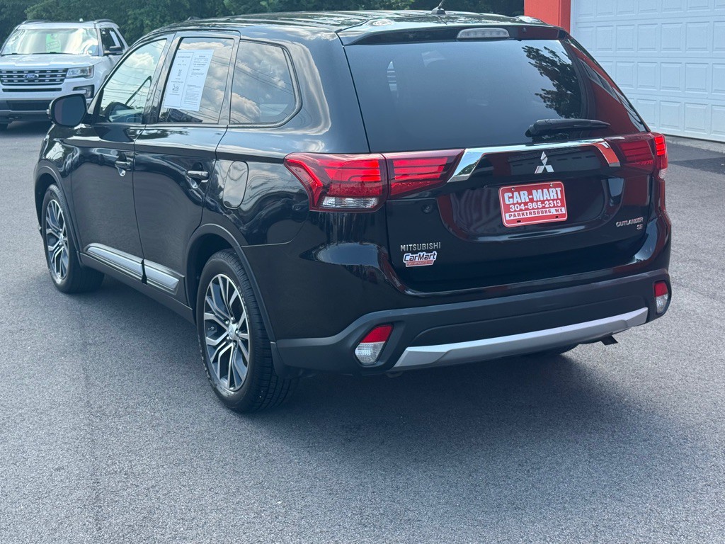 2016 Mitsubishi Outlander Image 4