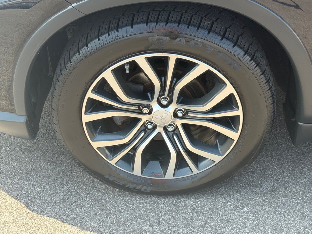 2016 Mitsubishi Outlander Image 13