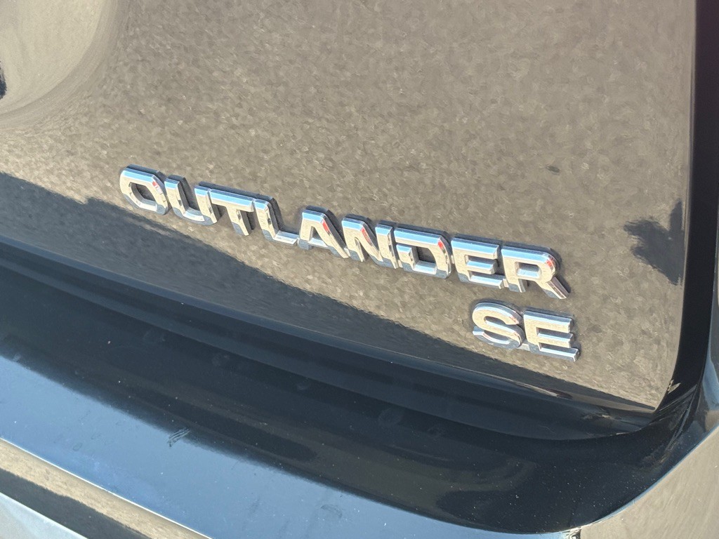 2016 Mitsubishi Outlander Image 17