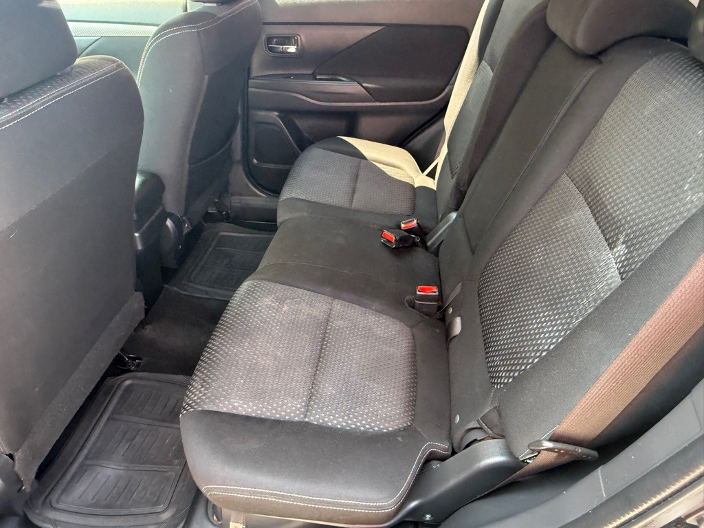 2016 Mitsubishi Outlander Image 21