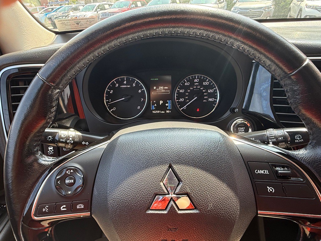 2016 Mitsubishi Outlander Image 28