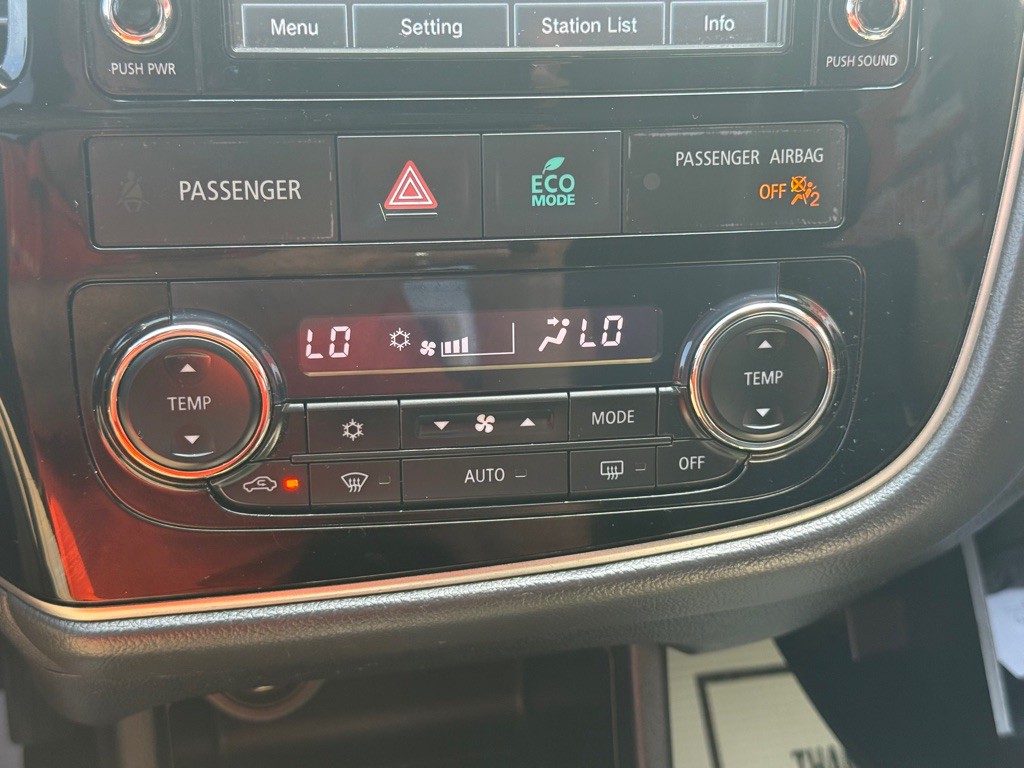 2016 Mitsubishi Outlander Image 30