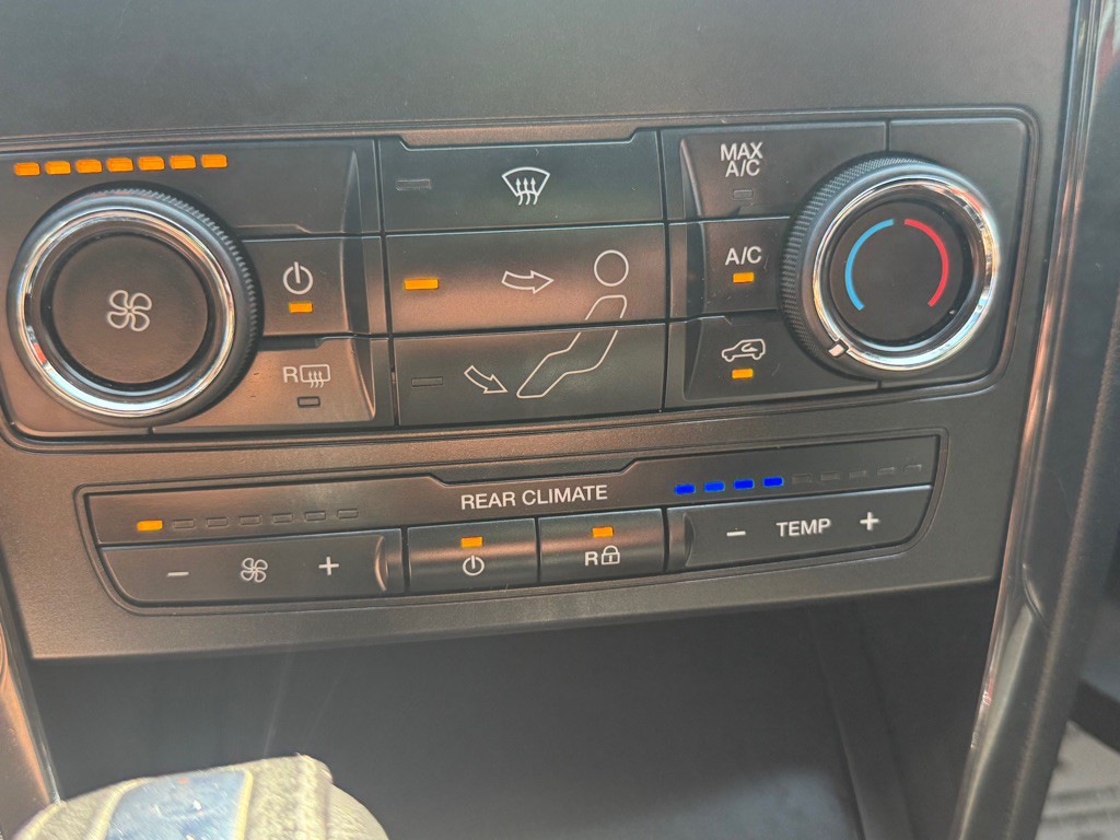 2018 Ford Explorer Image 32