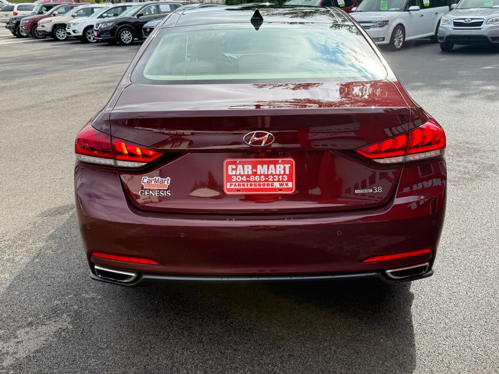 2016 Hyundai Genesis Image 5
