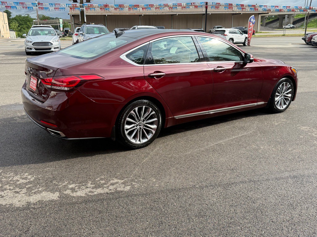 2016 Hyundai Genesis Image 6