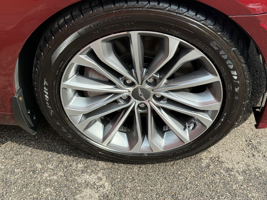 2016 Hyundai Genesis Image 17