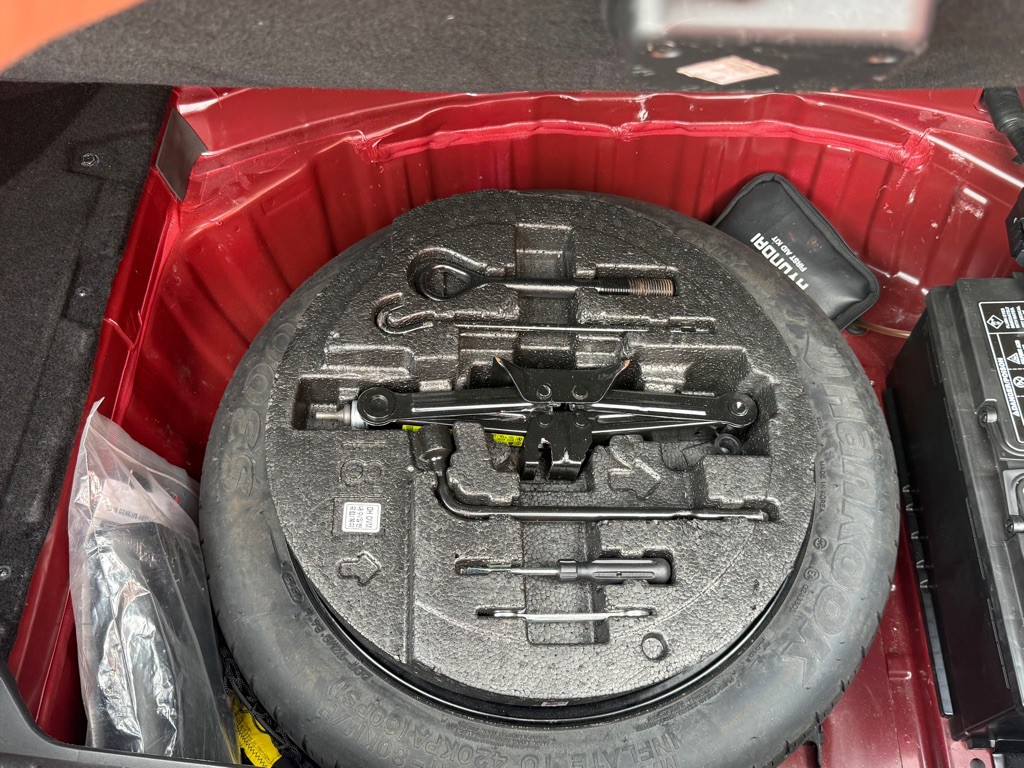 2016 Hyundai Genesis Image 21