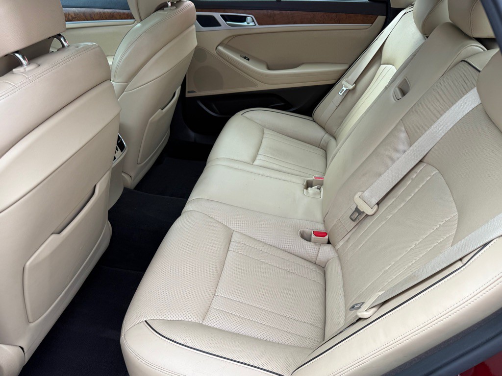 2016 Hyundai Genesis Image 23