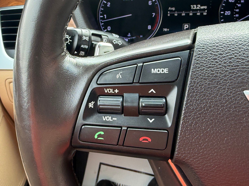 2016 Hyundai Genesis Image 30