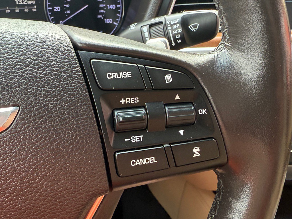 2016 Hyundai Genesis Image 31