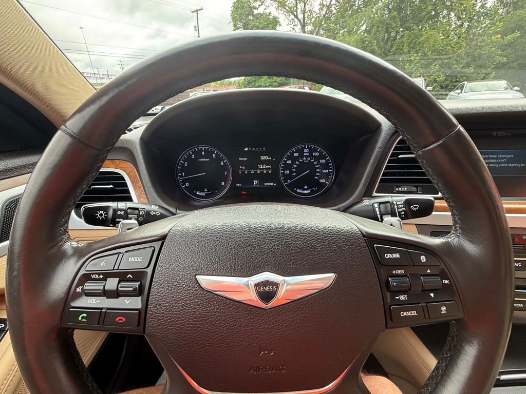2016 Hyundai Genesis Image 32
