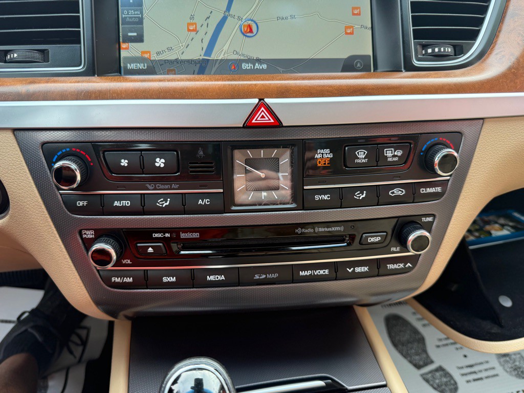 2016 Hyundai Genesis Image 34
